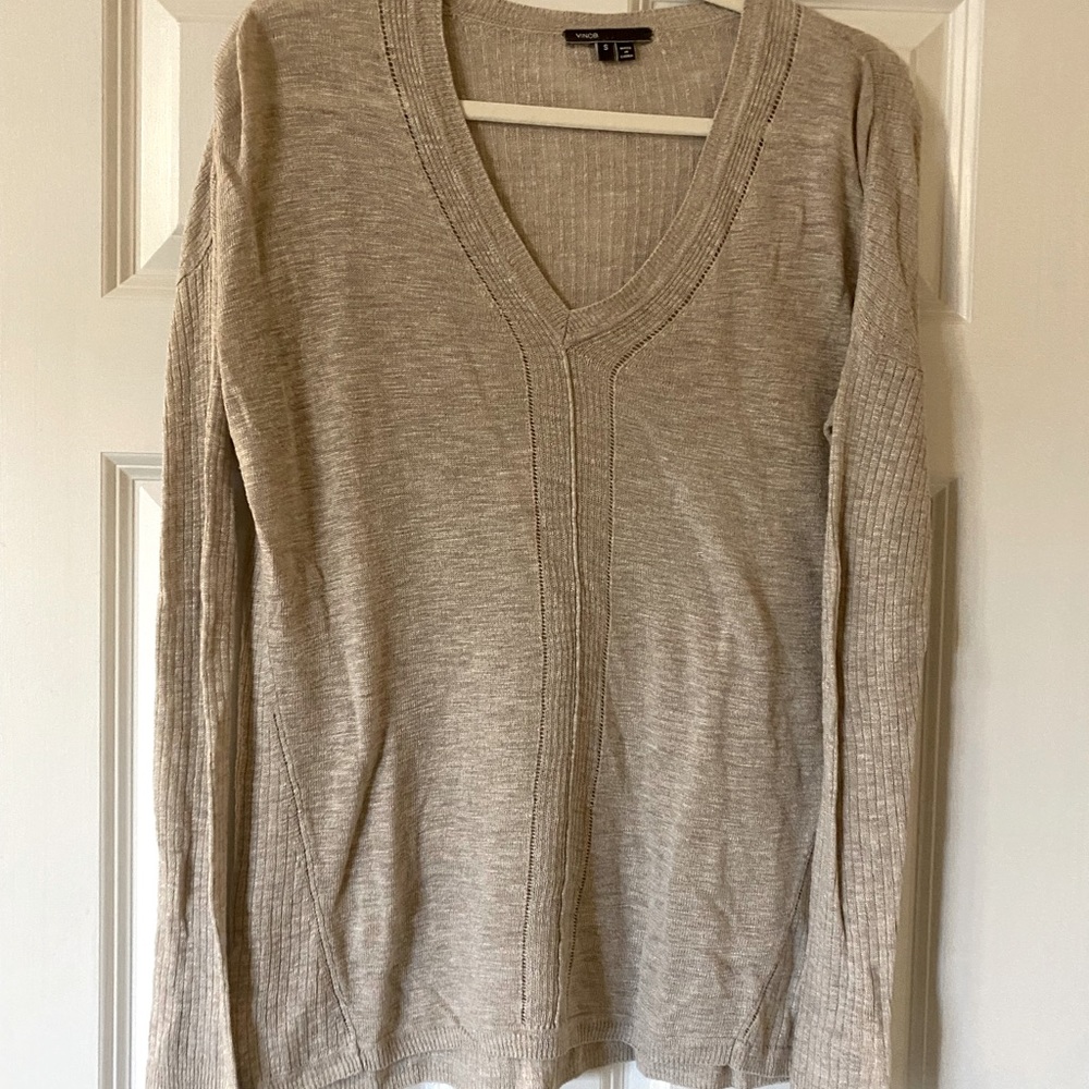 Women’s Vince lightweight v-neck sweater size S